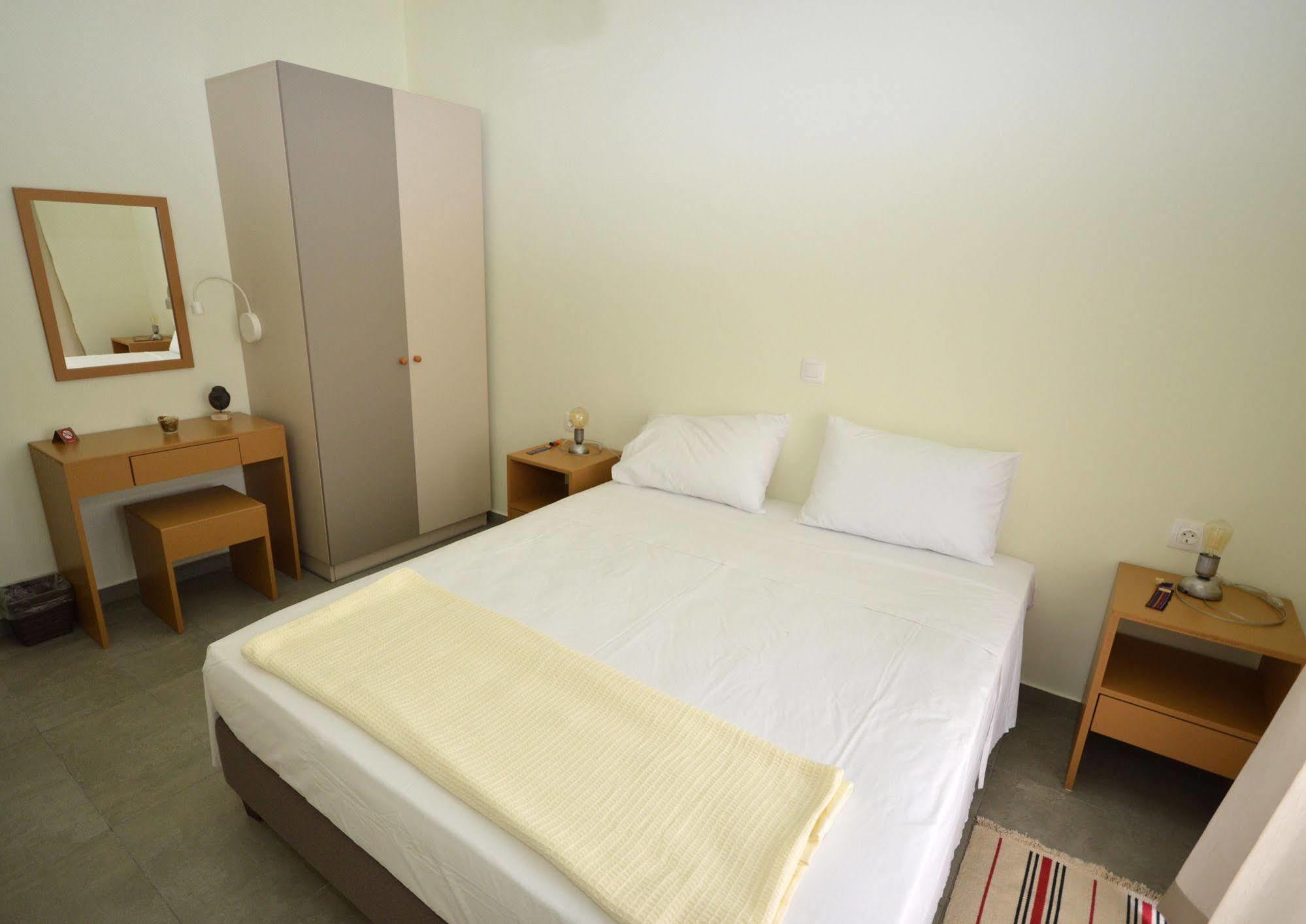 Apartamento Aegina Bed & Culture Exterior foto